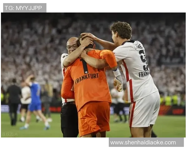 德甲激战巴萨与波尔图握手言和红牌争议引发全场热议