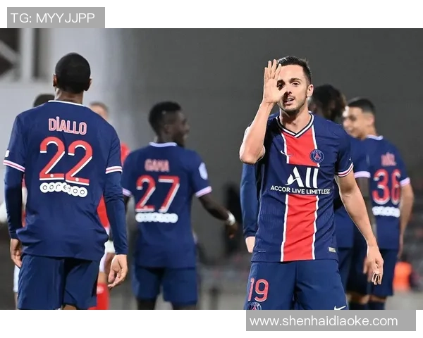 西甲赛场惊现冷门巴黎圣日耳曼战胜那不勒斯引发争议判罚讨论