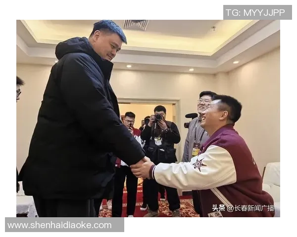 风光小姚明的篮球梦想与成长之路：从少年到巨星的奋斗故事