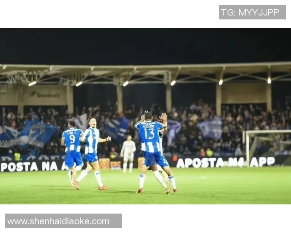 足总杯精彩对决里昂与波尔图激战成平局帽子戏法引发全场热烈反响 足总杯精彩对决里昂与波尔图激战成平局帽子戏法引发全场热烈反响