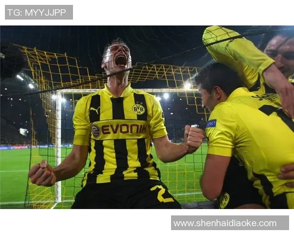 德甲激战：多特蒙德6-2曼联绝杀瞬间引发争议判罚全场沸腾