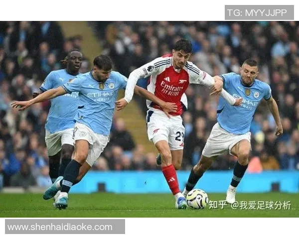 意甲惊现逆转大战曼联3-2战胜曼城引发争议判罚热议