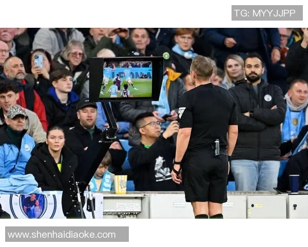 意甲激战：那不勒斯逆转莱比锡乌龙球引发争议判罚全场沸腾