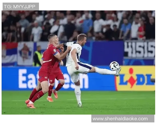 欧冠激战：里昂大胜曼联帽子戏法引爆全场战术解析