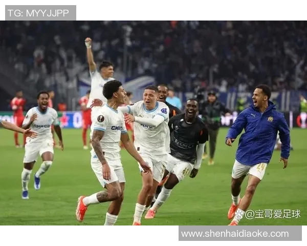 欧联杯激战巴萨与利物浦2-2平点球大战引爆全场精彩瞬间回顾